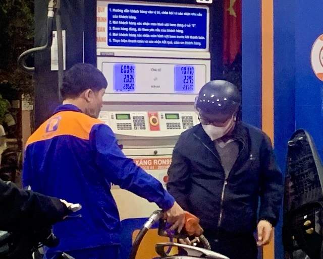 4 lần chi mạnh Quỹ Bình ổn để chặn đà tăng giá xăng dầu - Ảnh 1