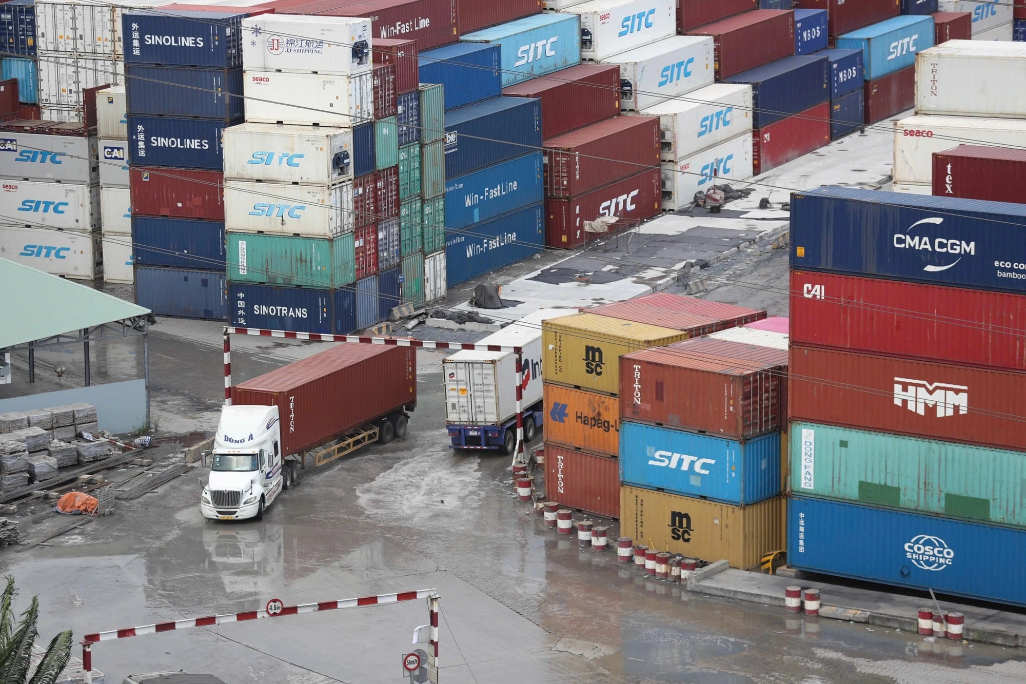 Thiết kế gói hỗ trợ doanh nghiệp 'vượt bão' xăng dầu - Ảnh 1