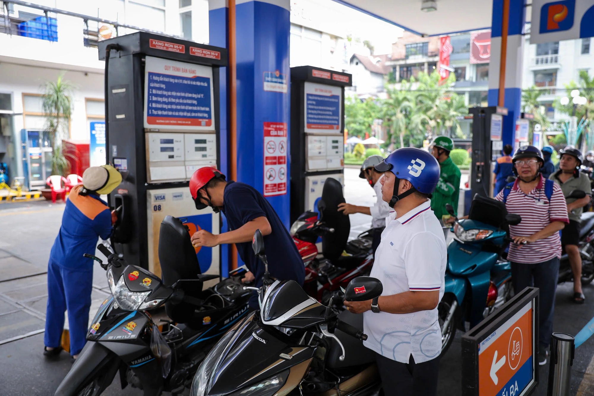 Thiết kế gói hỗ trợ doanh nghiệp 'vượt bão' xăng dầu - Ảnh 2