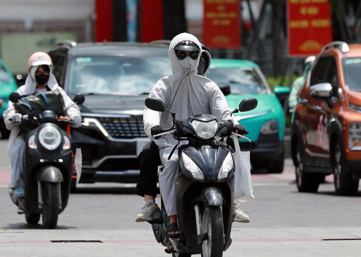 TP.HCM bước vào cao điểm nắng nóng - Ảnh 1