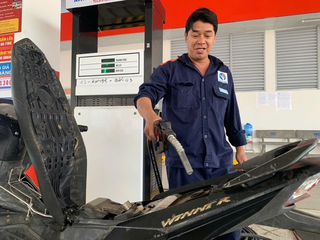 Giá xăng dầu đồng loạt giảm, có loại giảm hơn 4.000 đồng/lít - Ảnh 1