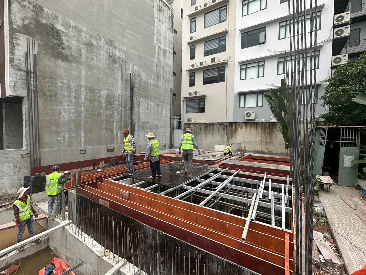 Chật vật xây, sửa nhà thời “bão giá” - Ảnh 1