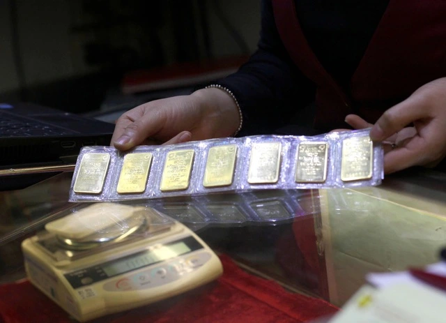Giá vàng bật tăng, giá bạc giảm nhẹ - Ảnh 2