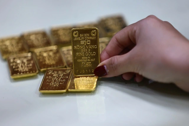 Nhà đầu tư tiếp tục bán ròng vàng - Ảnh 1