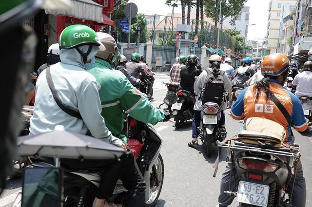 Tài xế xe xăng gặp áp lực - Ảnh 3