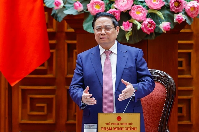 Bình ổn giá xăng dầu: Cần giải pháp đồng bộ - Ảnh 2