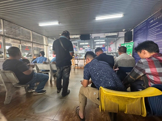 Đăng kiểm tại TP.HCM lại nghẽn mạng, quá tải - Ảnh 5