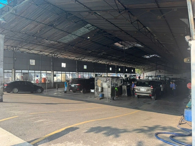 Đăng kiểm tại TP.HCM lại nghẽn mạng, quá tải - Ảnh 6