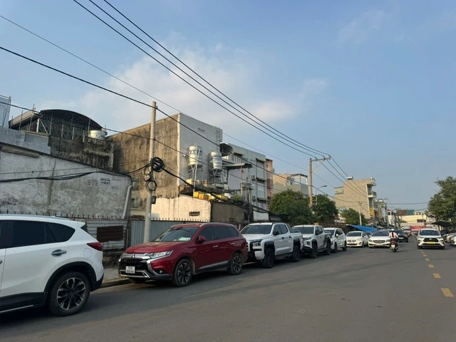 Đăng kiểm tại TP.HCM lại nghẽn mạng, quá tải - Ảnh 8