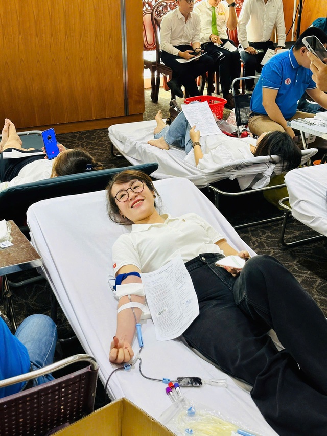 Vietcombank TP.HCM hiến tặng 222 đơn vị máu, lan tỏa tinh thần ‘Chủ Nhật Đỏ’ - Ảnh 5