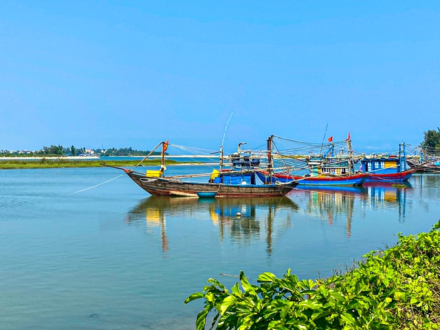 Đề xuất 950 tỉ đồng xây đê chắn cát, nạo vét luồng lạch tại Cửa Lở - Ảnh 2