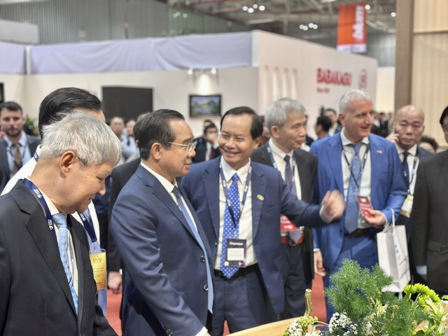 Xuất khẩu đồ gỗ Việt chuyển từ gia công sang có thương hiệu - Ảnh 1