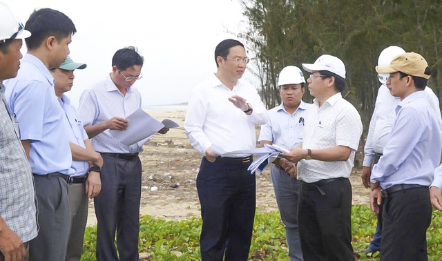 Đề xuất 950 tỉ đồng xây đê chắn cát, nạo vét luồng lạch tại Cửa Lở - Ảnh 3