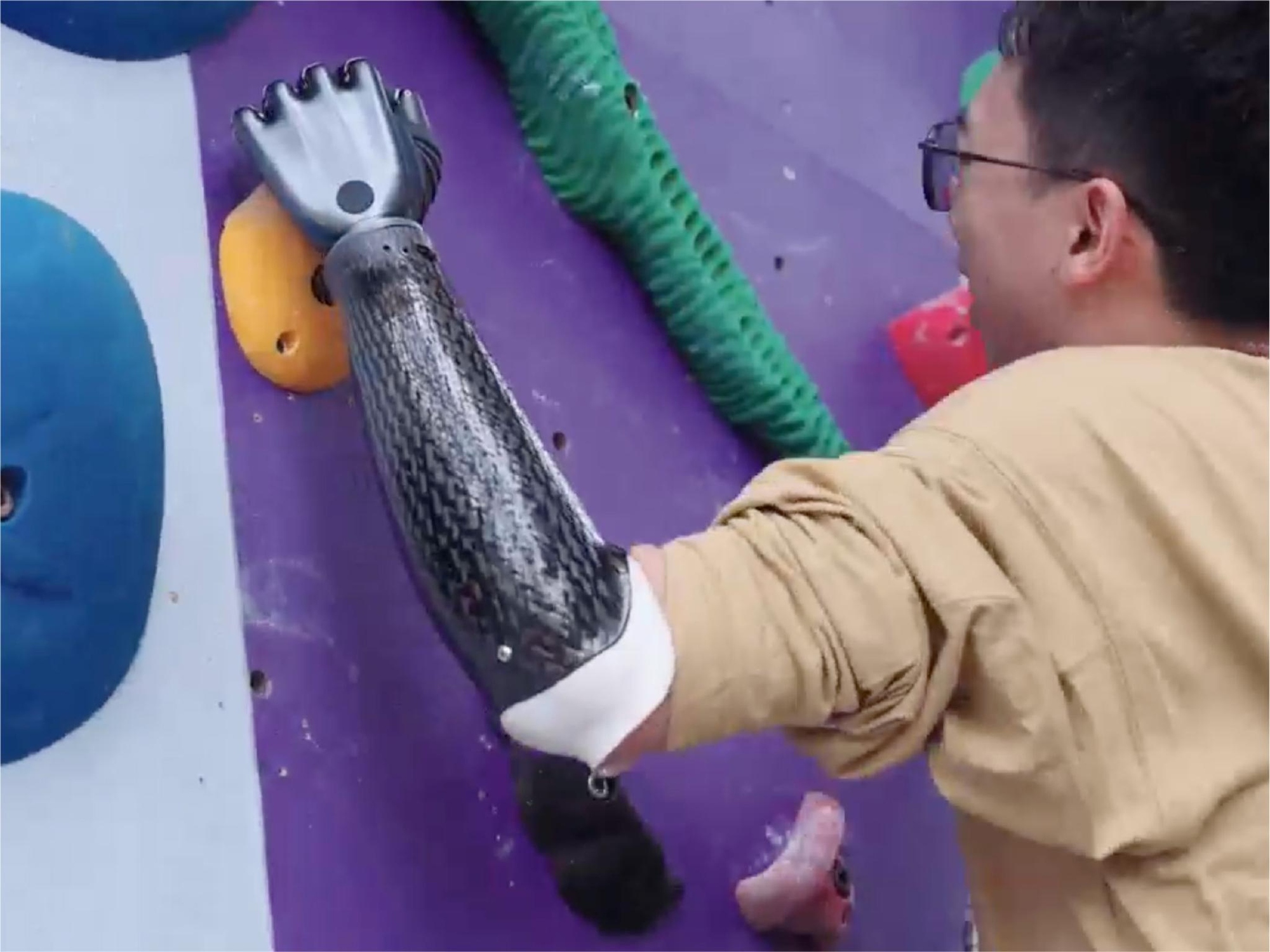 Trung Quốc lại một lần nữa khiến cả thế giới bất ngờ với cánh tay giả có thể "đọc" suy nghĩ và di chuyển linh hoạt ngay cả khi không kết nối với cơ thể người! - Ảnh 3