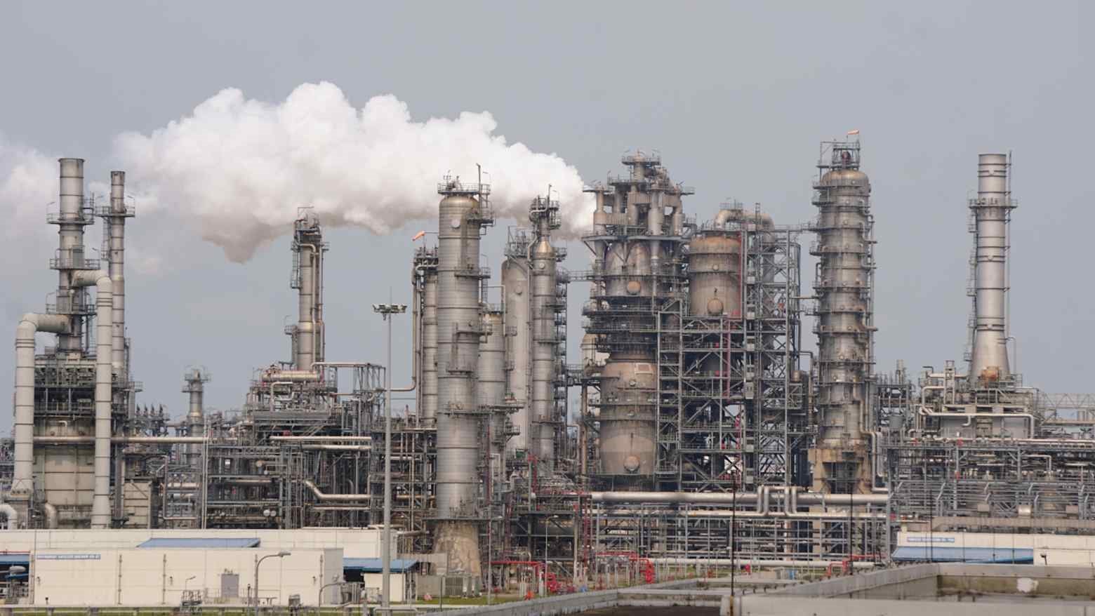 Không cần đi qua eo biển Hormuz, 4 triệu thùng dầu thô sắp di chuyển thẳng đến Việt Nam, không phải từ Nga hay Trung Quốc - Ảnh 1