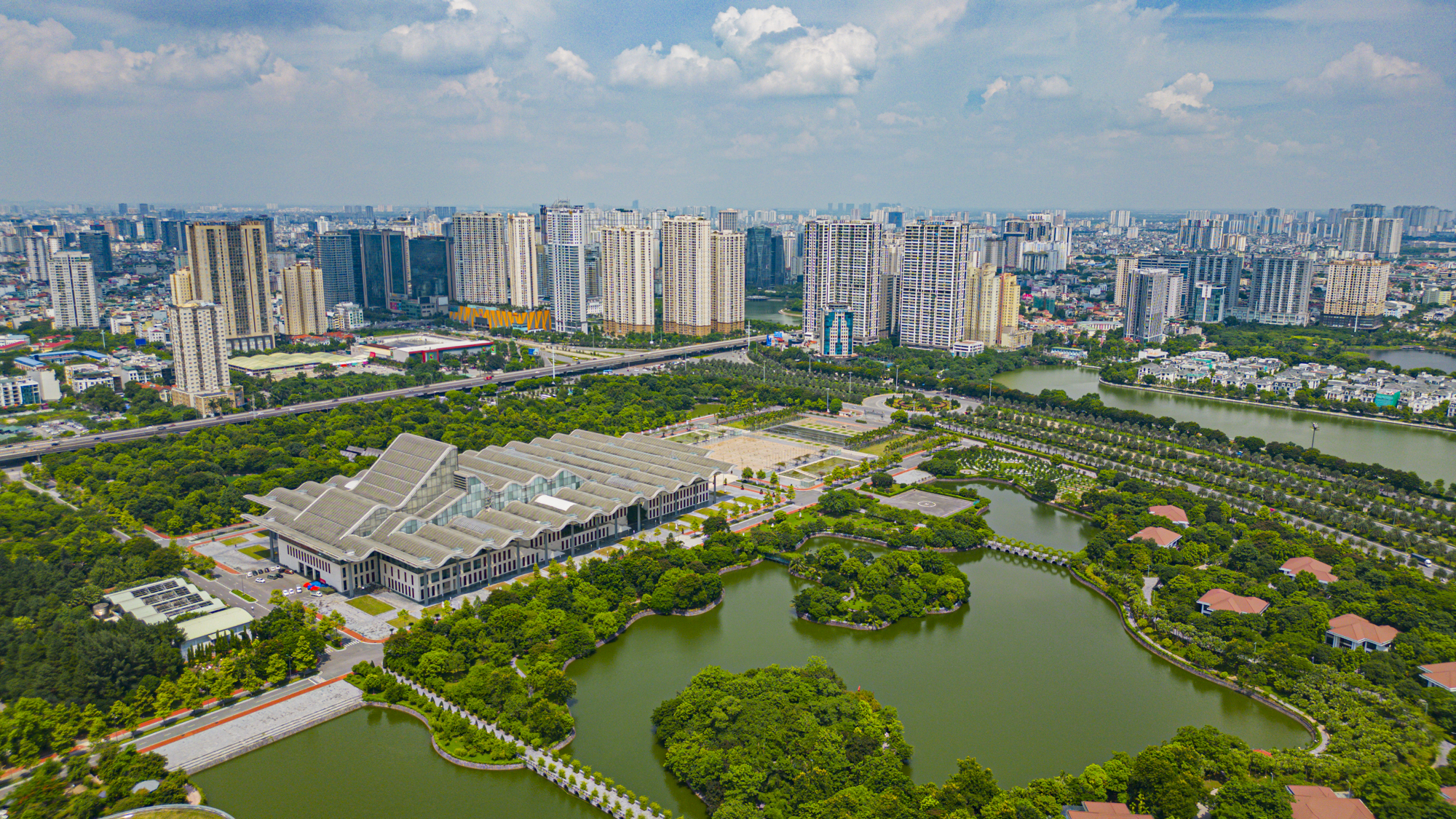 Thị trường chung cư Hà Nội dần đổi sóng: Phía Tây giảm nhiệt, phía Đông vươn lên chiếm thị phần nhưng ẩn số còn nằm ở hướng khác - Ảnh 1