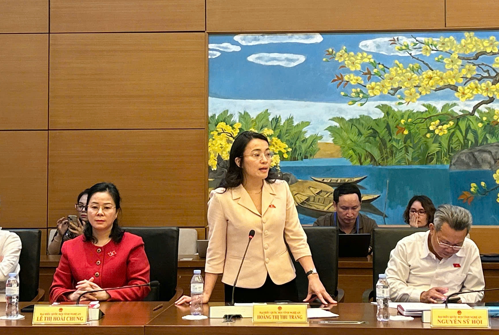 Chính phủ đề xuất bỏ quy định chụp ảnh khi công chứng, Đại biểu Quốc hội nói gì? - Ảnh 1