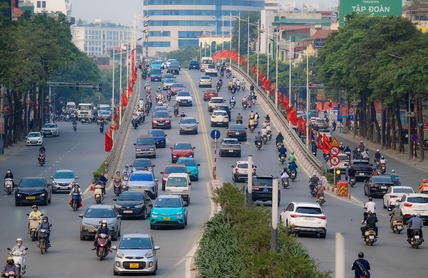 Hà Nội trong một khung hình: 50% là xe điện! - Ảnh 1