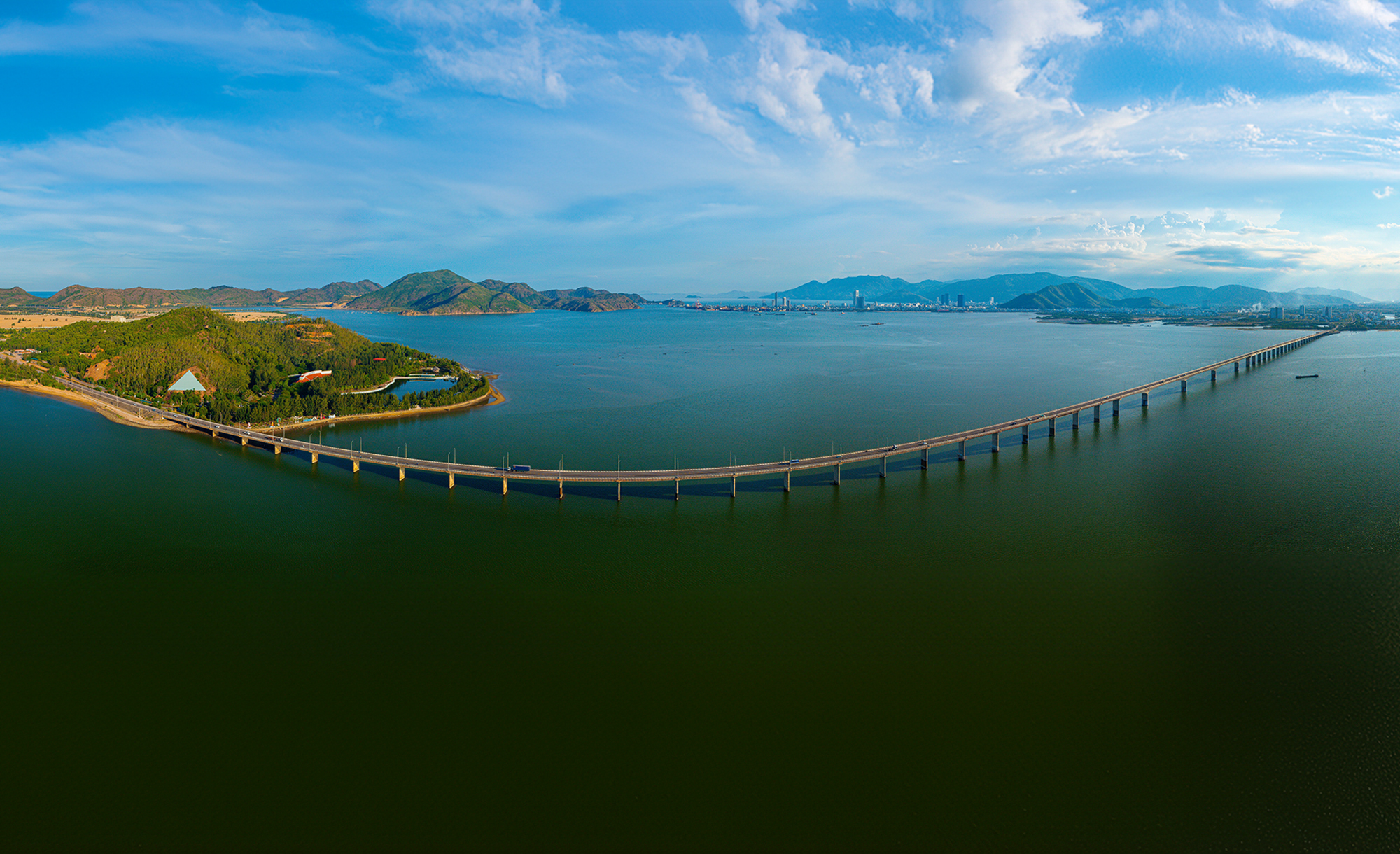 3 cây cầu vượt biển dài nhất Việt Nam: Nơi mở cửa cho nhà máy VinFast, nơi “đánh thức” thị trường địa ốc, nơi sẽ đạt top 3 Đông Nam Á - Ảnh 1