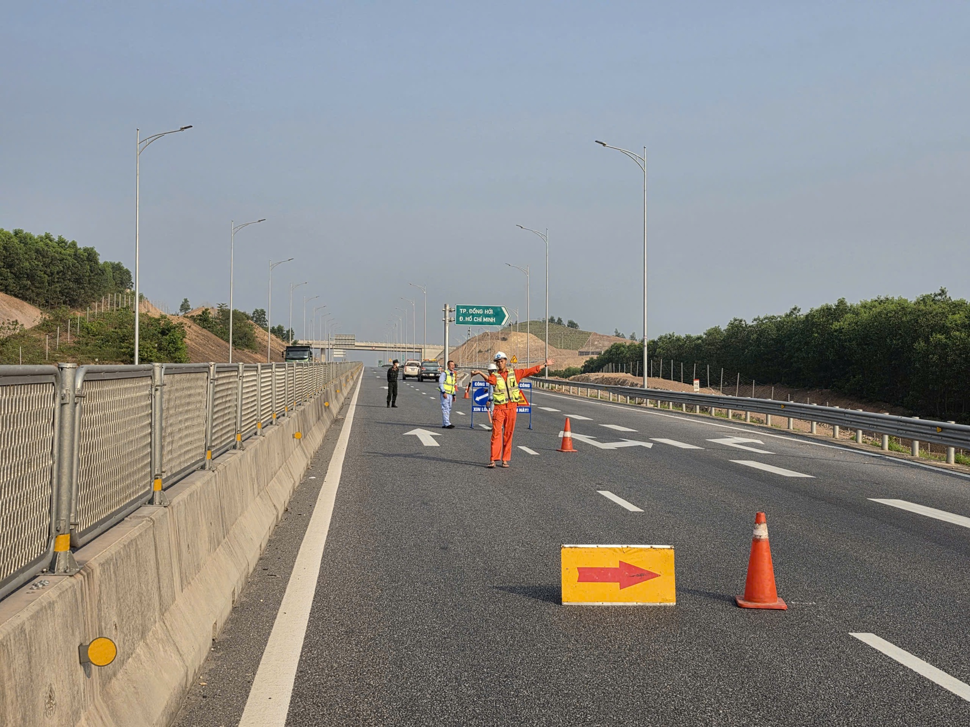 Đóng từng đoạn cao tốc Vũng Áng - Cam Lộ trong 5 ngày - Ảnh 3