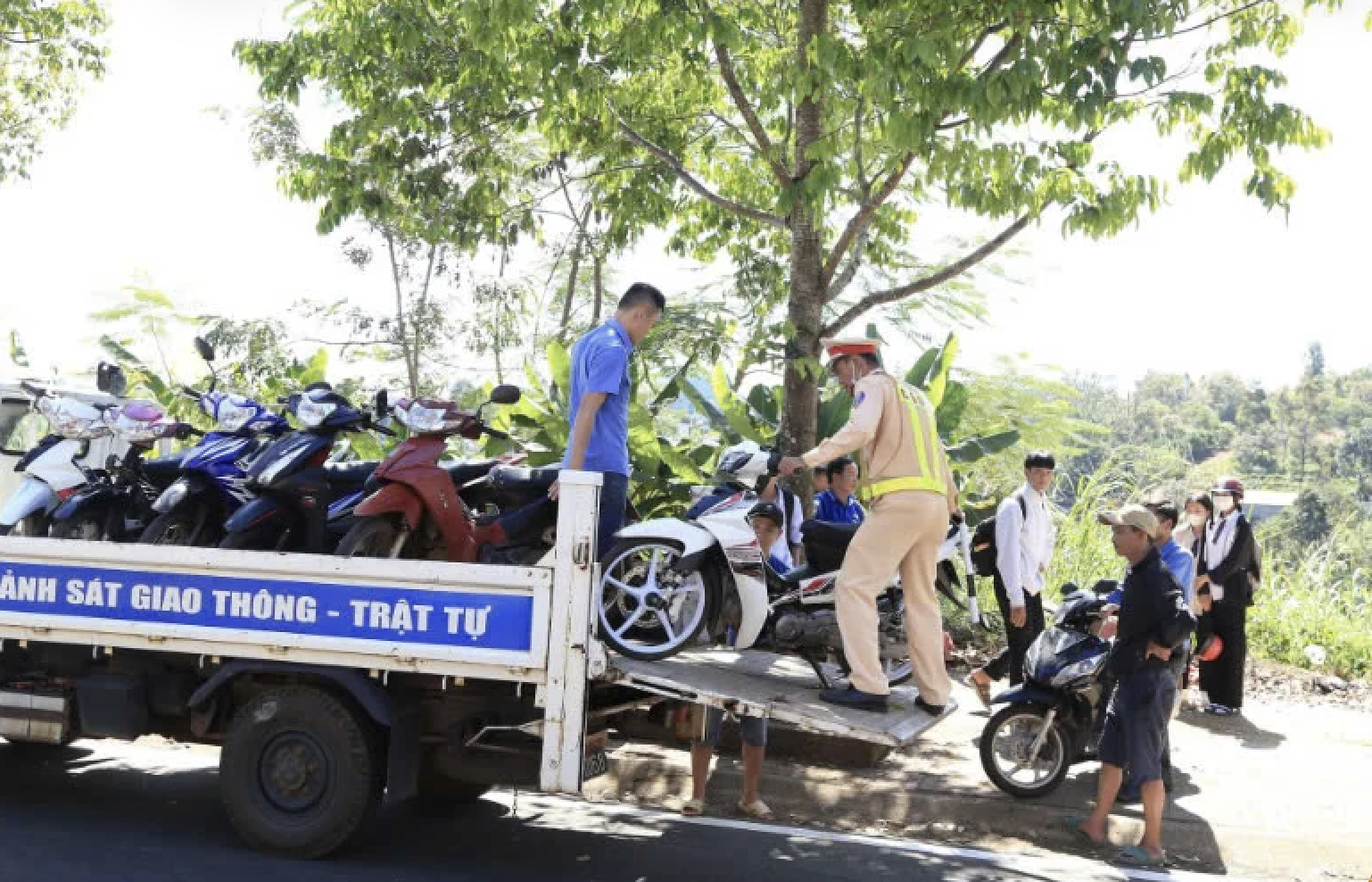 Người tham gia giao thông chú ý: Vi phạm điều này, chủ xe sẽ bị tịch thu phương tiện! - Ảnh 1