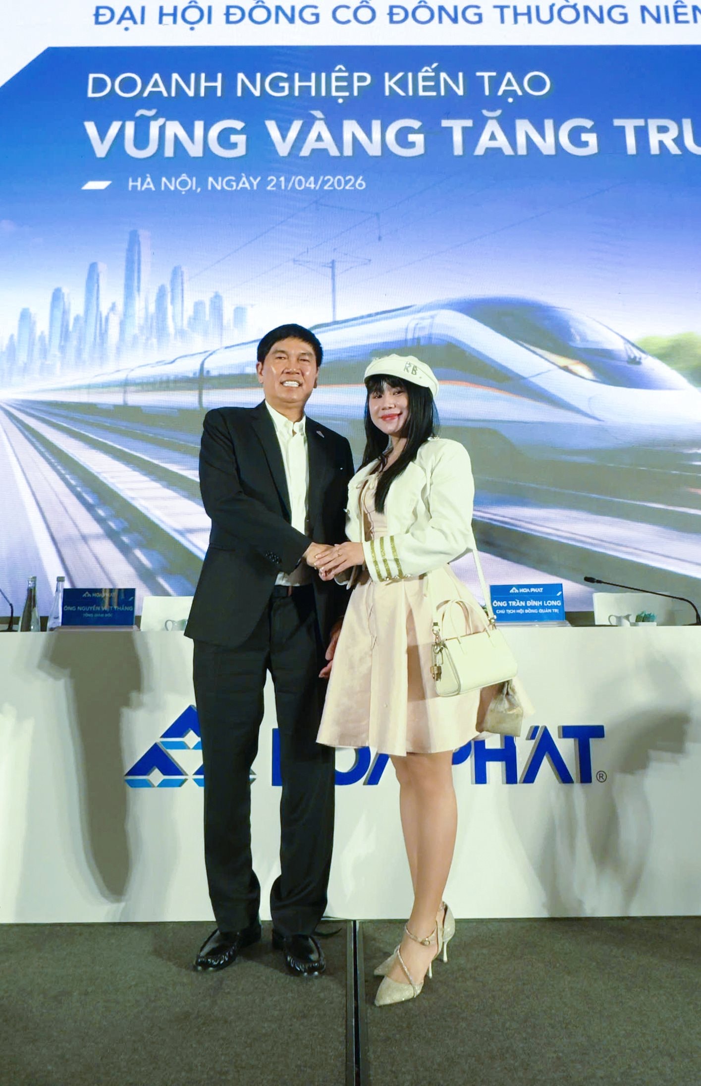 Cổ đông Hòa Phát: Người tích 100.000 cổ phiếu cho trẻ sơ sinh làm học phí, người chờ bán giá 33.000 đồng - Ảnh 11