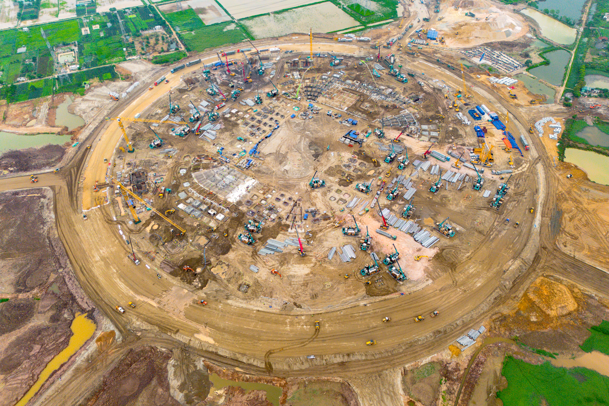 Toàn cảnh mạng lưới giao thông hàng trăm nghìn tỷ kết nối đại đô thị lớn nhất cả nước: Đường 90m, cao tốc 12 làn xe, ga rộng nhất của tuyến đường sắt 67 tỷ USD - Ảnh 12