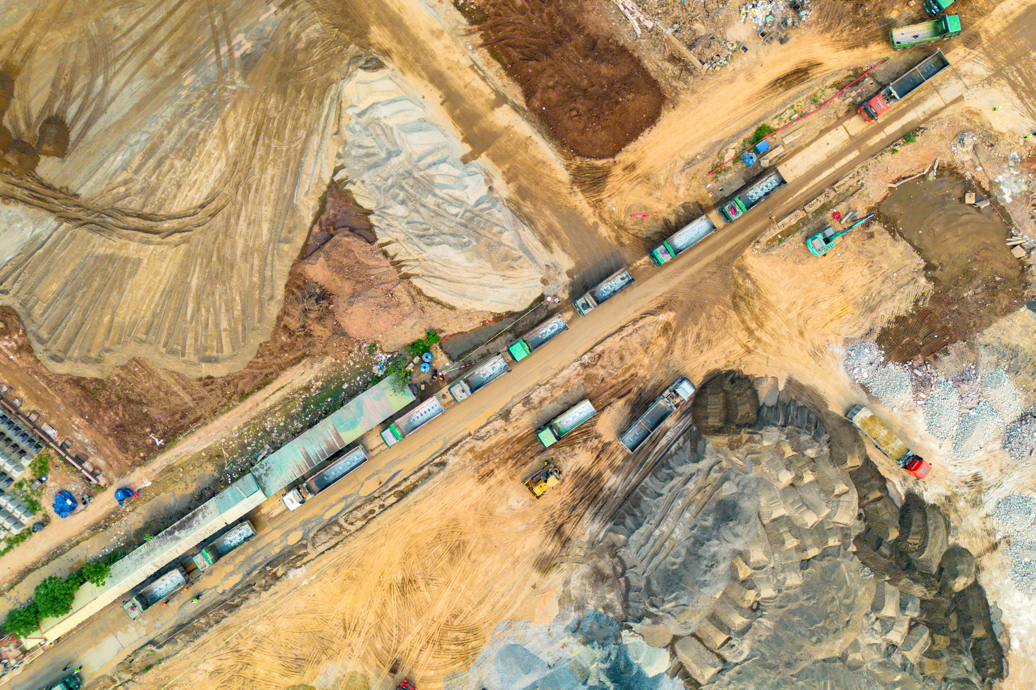 Đại công trường xây sân vận động lớn thứ hai Việt Nam: Lột xác sau 2 tháng, khán đài 60.000 chỗ dần lộ diện - Ảnh 12