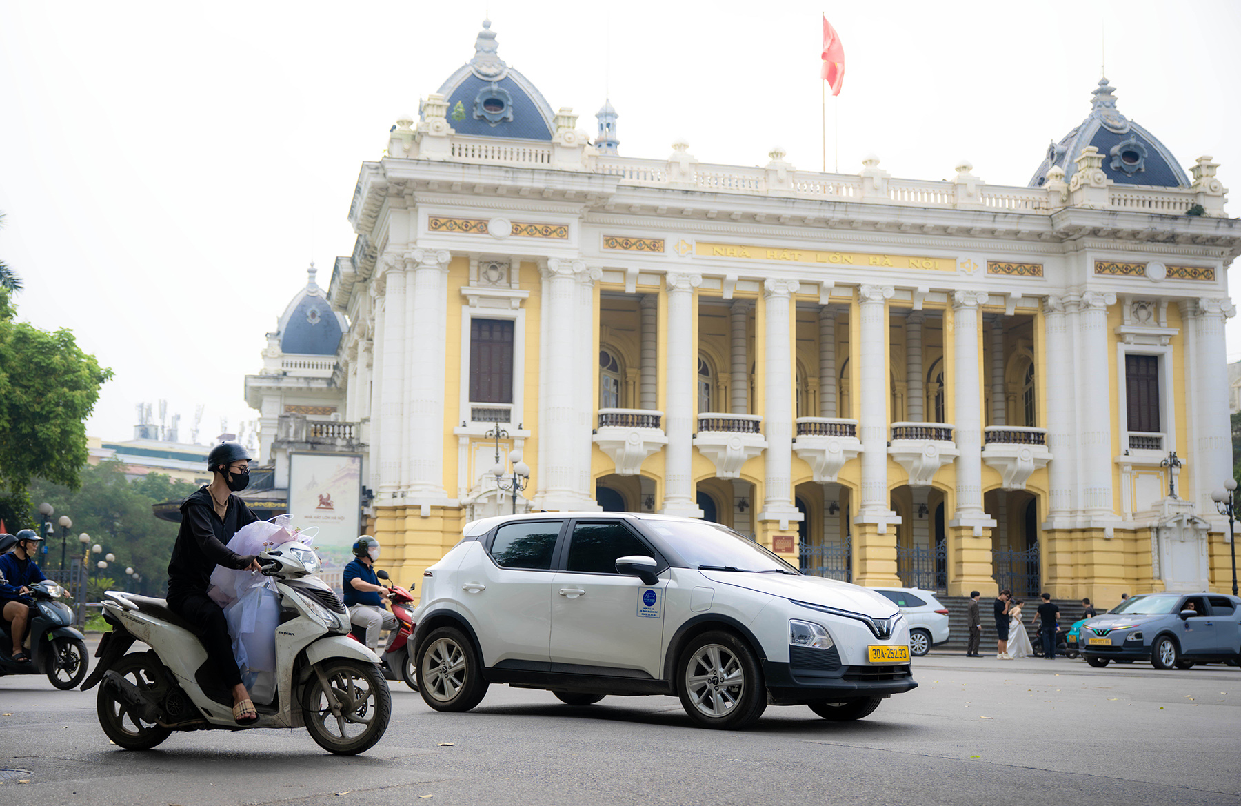 Hà Nội trong một khung hình: 50% là xe điện! - Ảnh 10