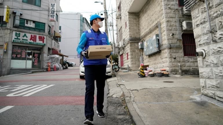 Bi kịch phía sau món chân gà cay giá rẻ trên sàn TMĐT 35 tỷ USD - Ảnh 1