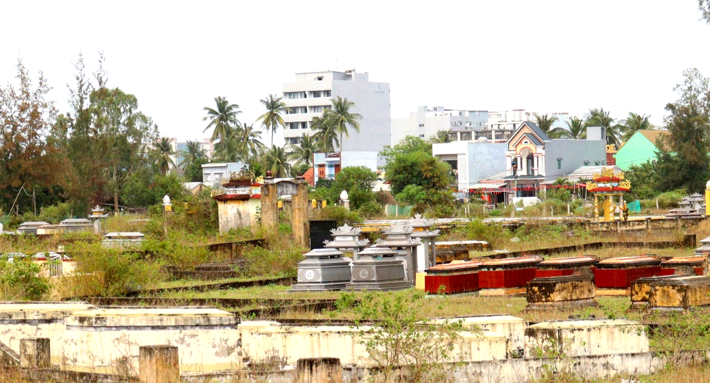 Đà Nẵng tính toán di dời gần 400.000 ngôi mộ để tái thiết đô thị, phát triển hạ tầng ven biển - Ảnh 2