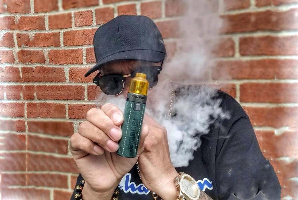 Hút thuốc lá điện tử bị phạt tới 5 triệu đồng - Ảnh 1
