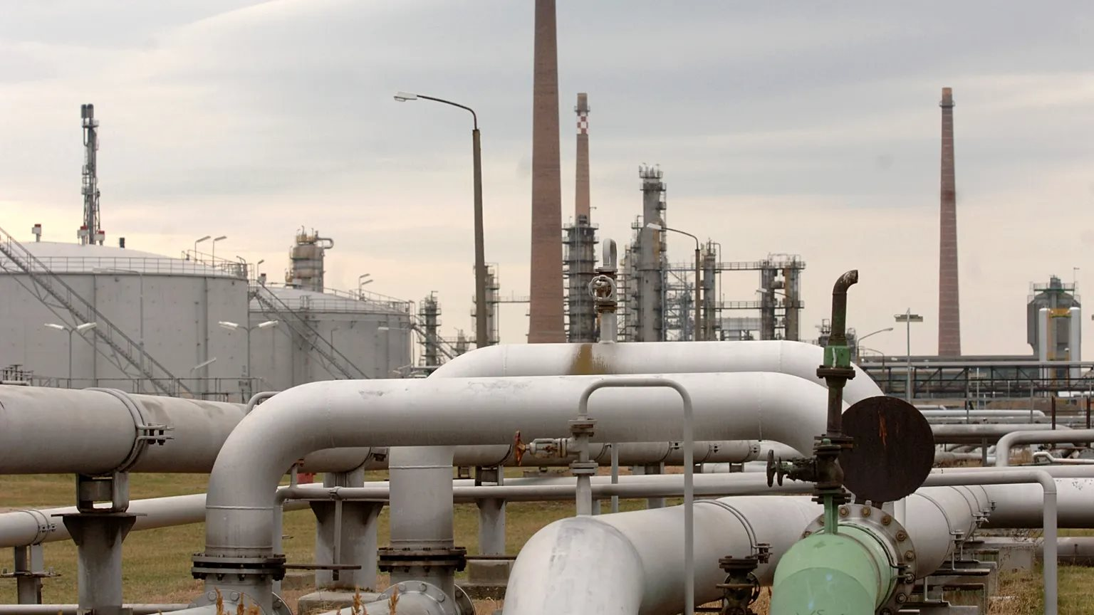 Quốc gia EU phụ thuộc tuyệt đối vào dầu Nga vừa bất ngờ xoay trục nhập 500.000 tấn dầu từ Mỹ - Ảnh 1