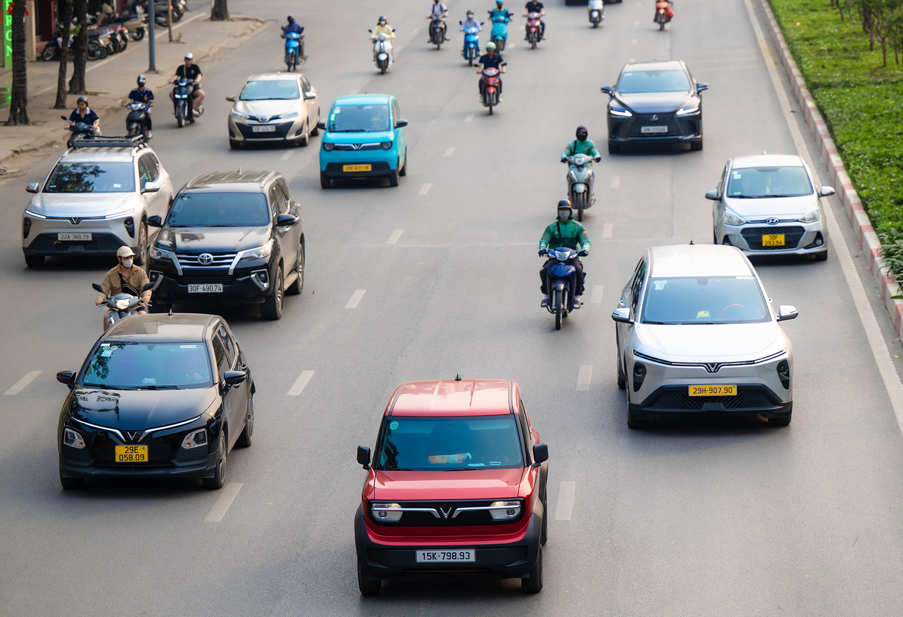Hà Nội trong một khung hình: 50% là xe điện! - Ảnh 14