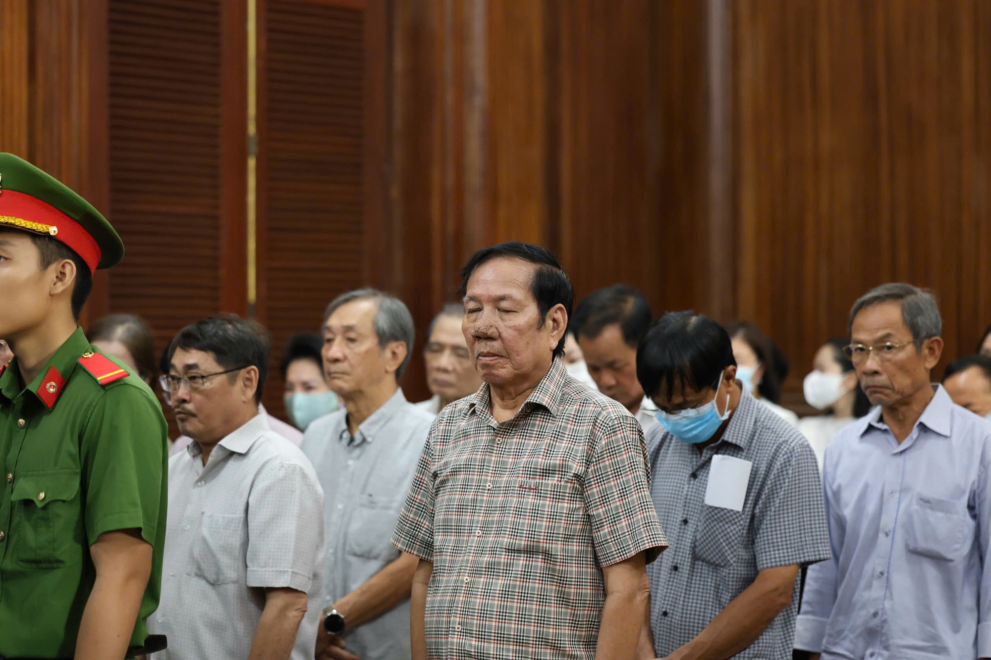 Cựu chủ tịch, Tổng giám đốc VRG nộp hàng chục tỉ đồng, xin miễn hình phạt - Ảnh 1