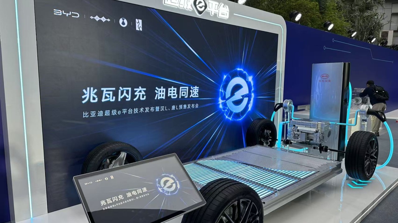 Sếp BMW cảnh báo vấn đề tiềm ẩn sau sạc siêu nhanh đang gây sốt của BYD: ‘Nó giống như việc kéo một cái chăn’ - Ảnh 2