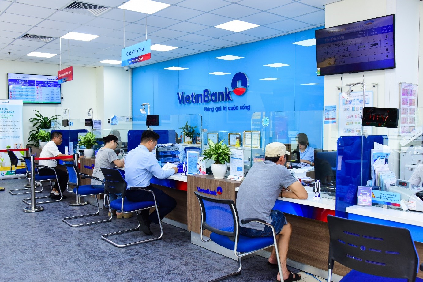 Lãi suất ngân hàng VietinBank mới nhất tháng 4/2026: Sau đợt tăng mạnh, mức cao nhất là bao nhiêu? - Ảnh 1