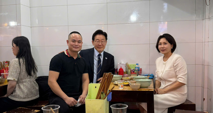 Chủ quán phở đón Tổng thống Hàn Quốc: 'Cả đêm qua tôi hạnh phúc không ngủ nổi' - Ảnh 2