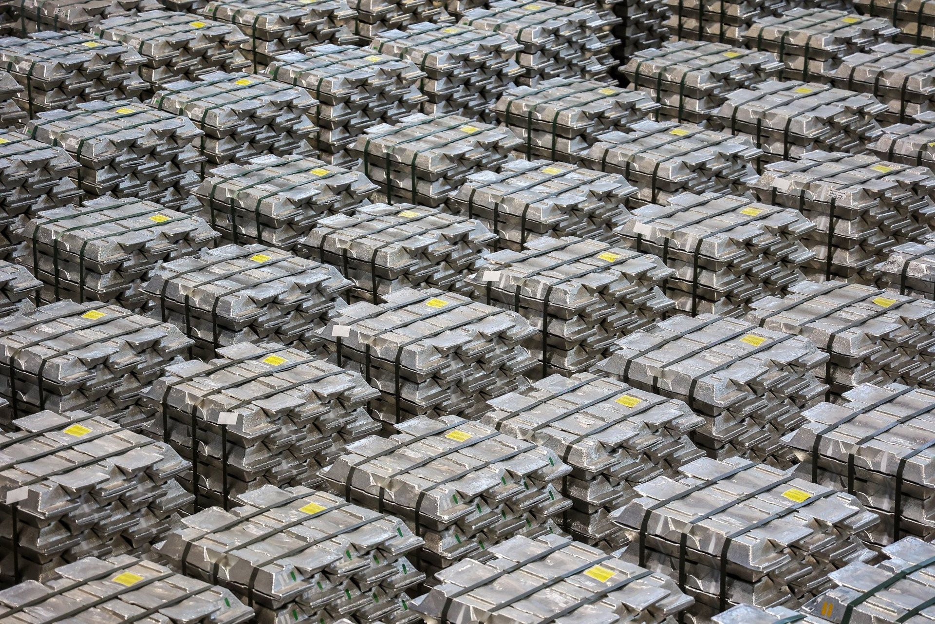 Không phải vàng hay dầu mỏ: Đây mới là thứ đang 'bốc cháy' tại Hormuz, đối mặt cú sốc cung lớn nhất 25 năm qua - Ảnh 1