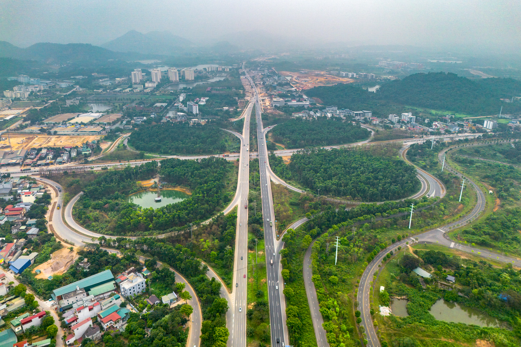 Toàn cảnh con đường rộng nhất Việt Nam, kết nối đại lộ dài nhất với đại học lớn nhất cả nước - Ảnh 2
