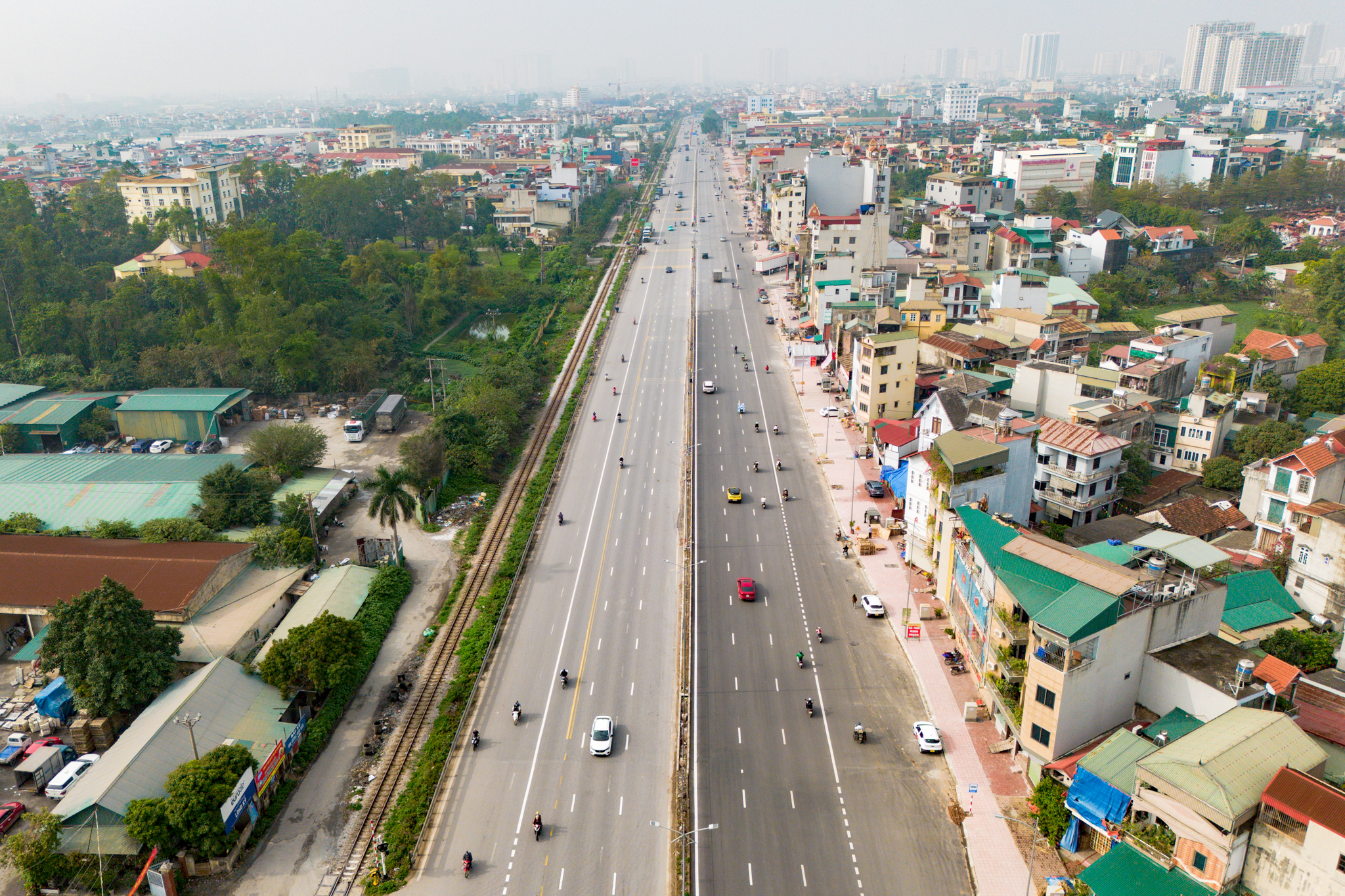 Toàn cảnh mạng lưới giao thông hàng trăm nghìn tỷ kết nối đại đô thị lớn nhất cả nước: Đường 90m, cao tốc 12 làn xe, ga rộng nhất của tuyến đường sắt 67 tỷ USD - Ảnh 2