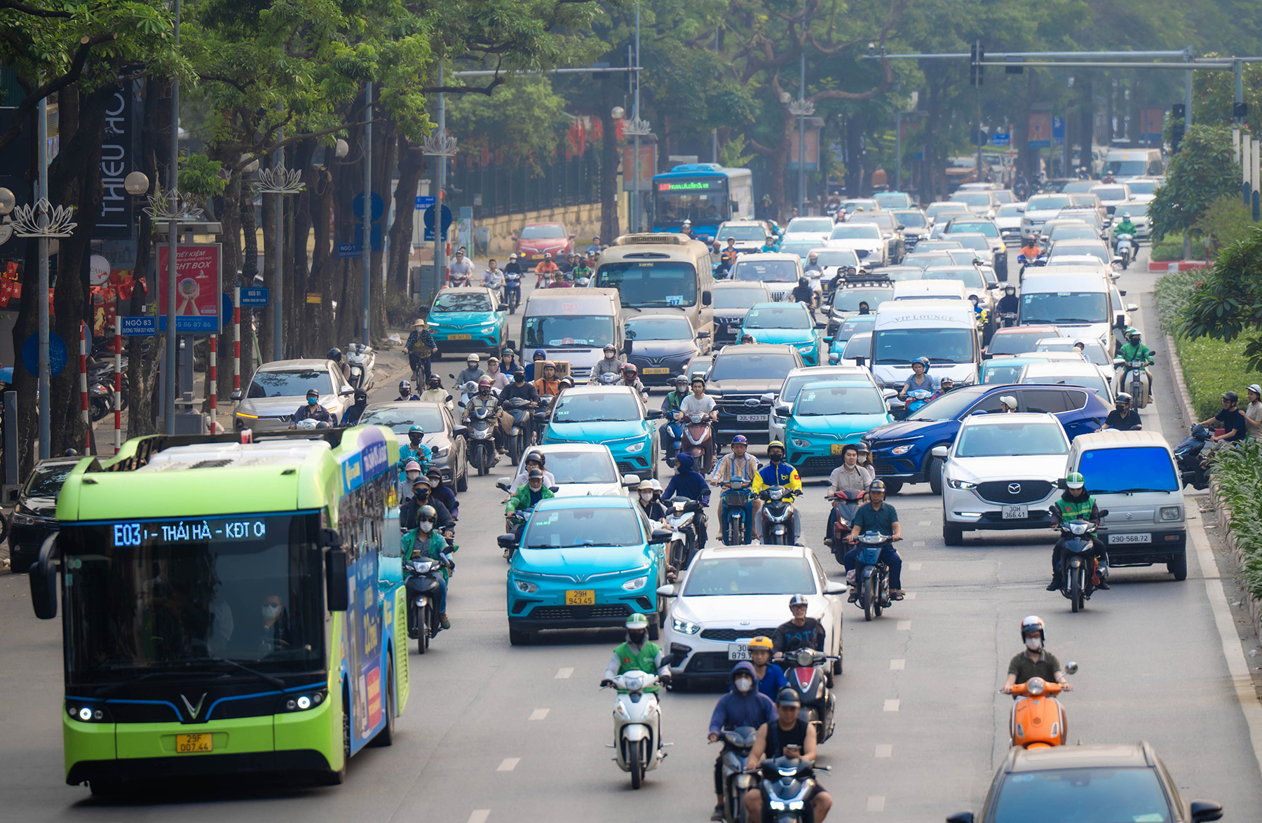 Hà Nội trong một khung hình: 50% là xe điện! - Ảnh 8