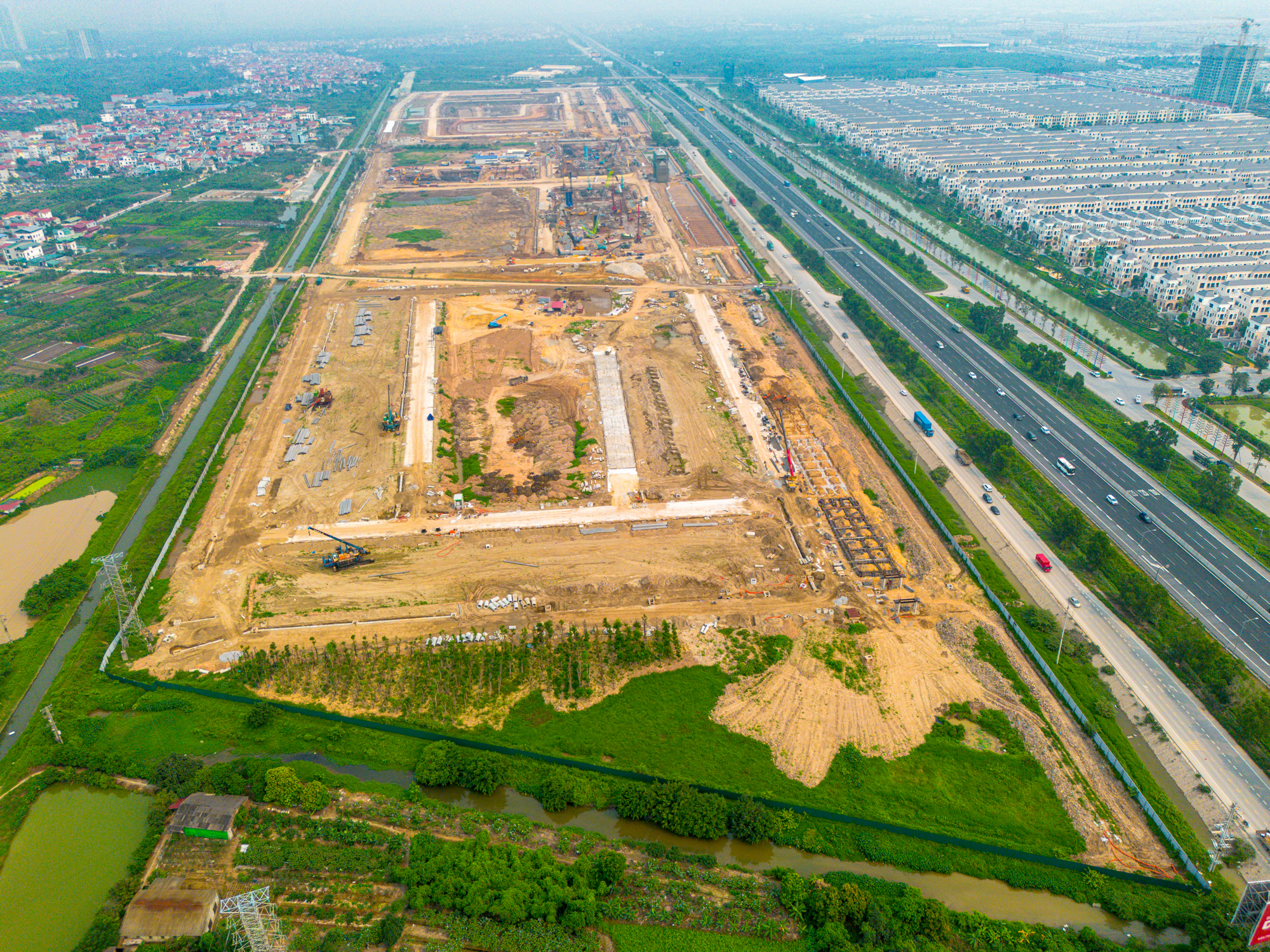 Cận cảnh dự án nằm giữa ba đại đô thị hơn 10 tỷ USD, hưởng lợi từ Vành đai 4 và cầu vượt sông Hồng - Ảnh 2