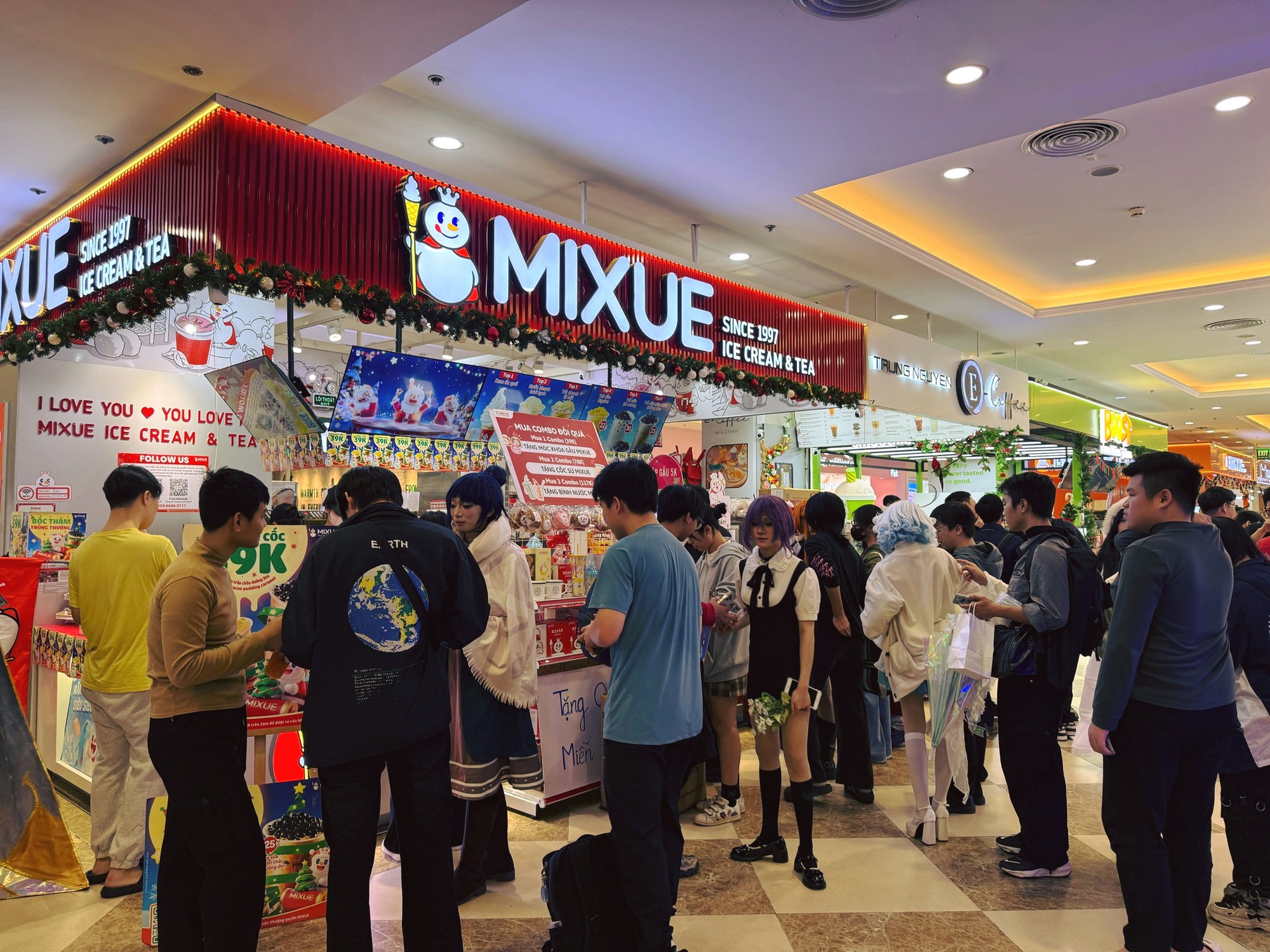 Bán kem và trà sữa siêu rẻ, Mixue lãi hơn 22.000 tỷ đồng, thị trường Việt Nam sụt giảm sau "cuộc chiến" với các chủ cửa hàng - Ảnh 2