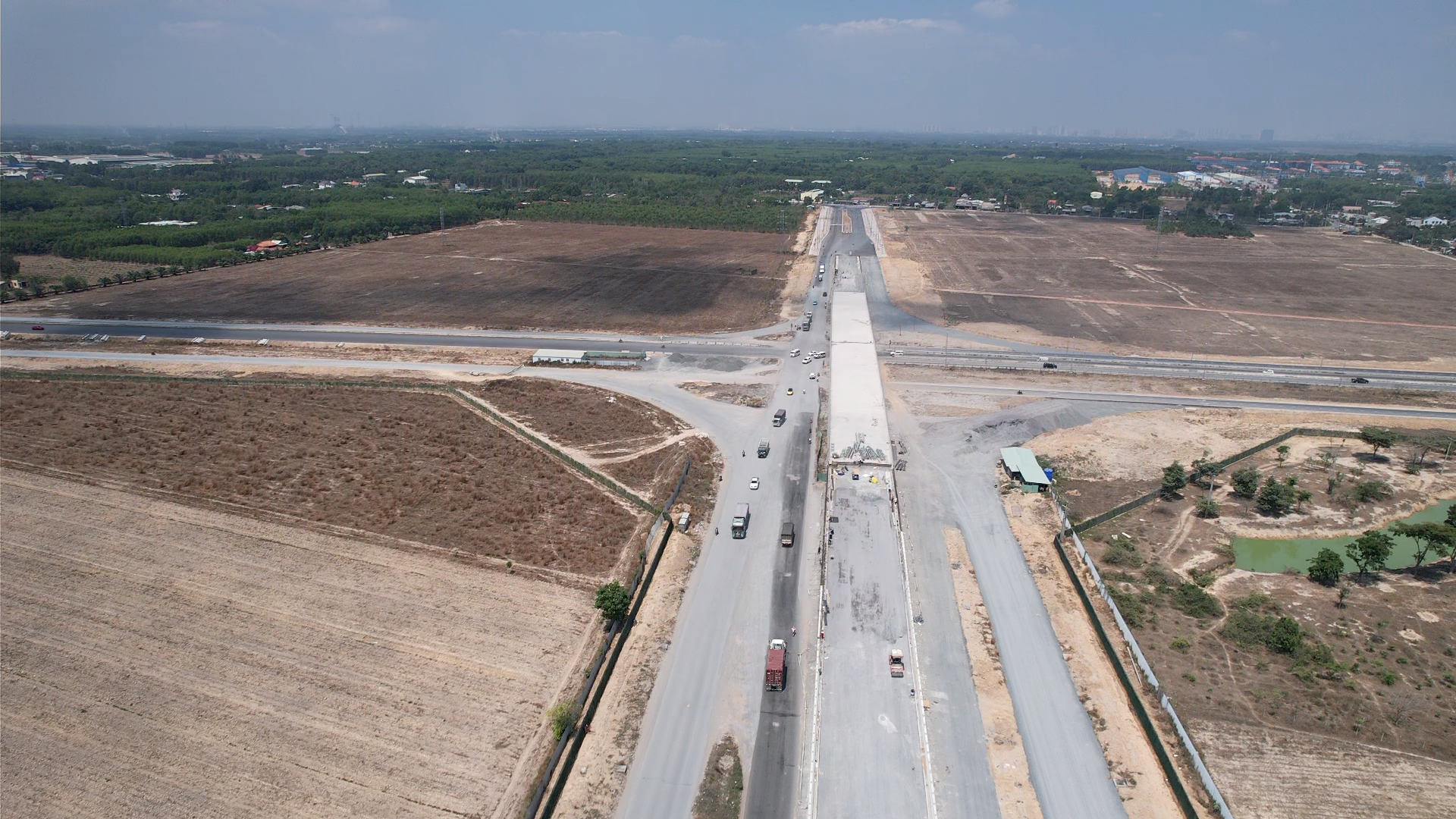 Các dự án giao thông kết nối sân bay Long Thành vừa nhận "tối hậu thư" - Ảnh 2