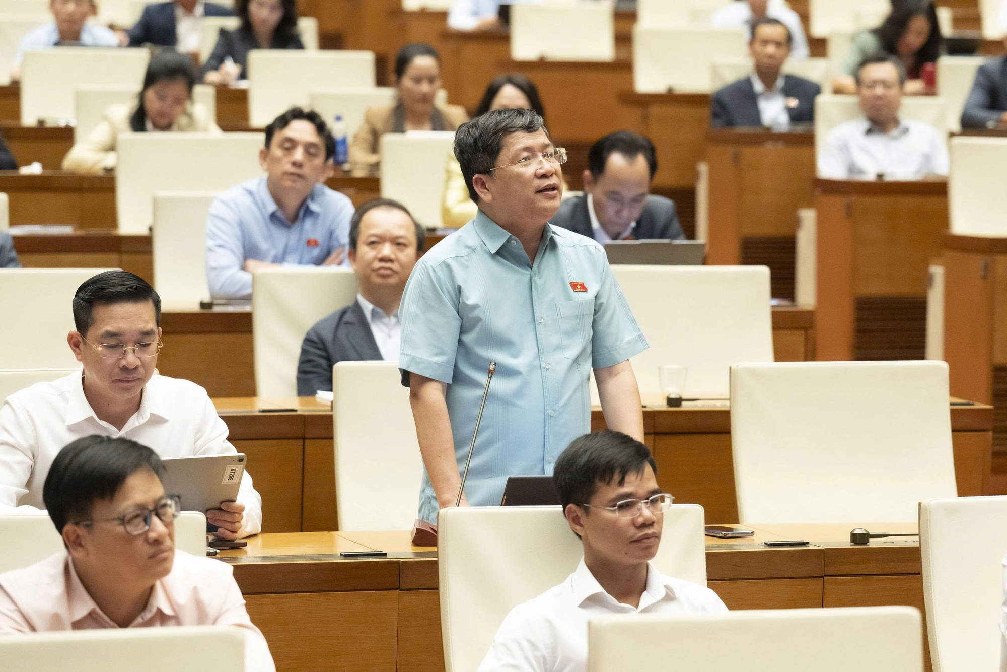 Khẩn trương hoàn thiện dự thảo Nghị quyết về thuế xăng dầu và nhiên liệu bay, trình Quốc hội thông qua vào sáng 12/4 - Ảnh 4