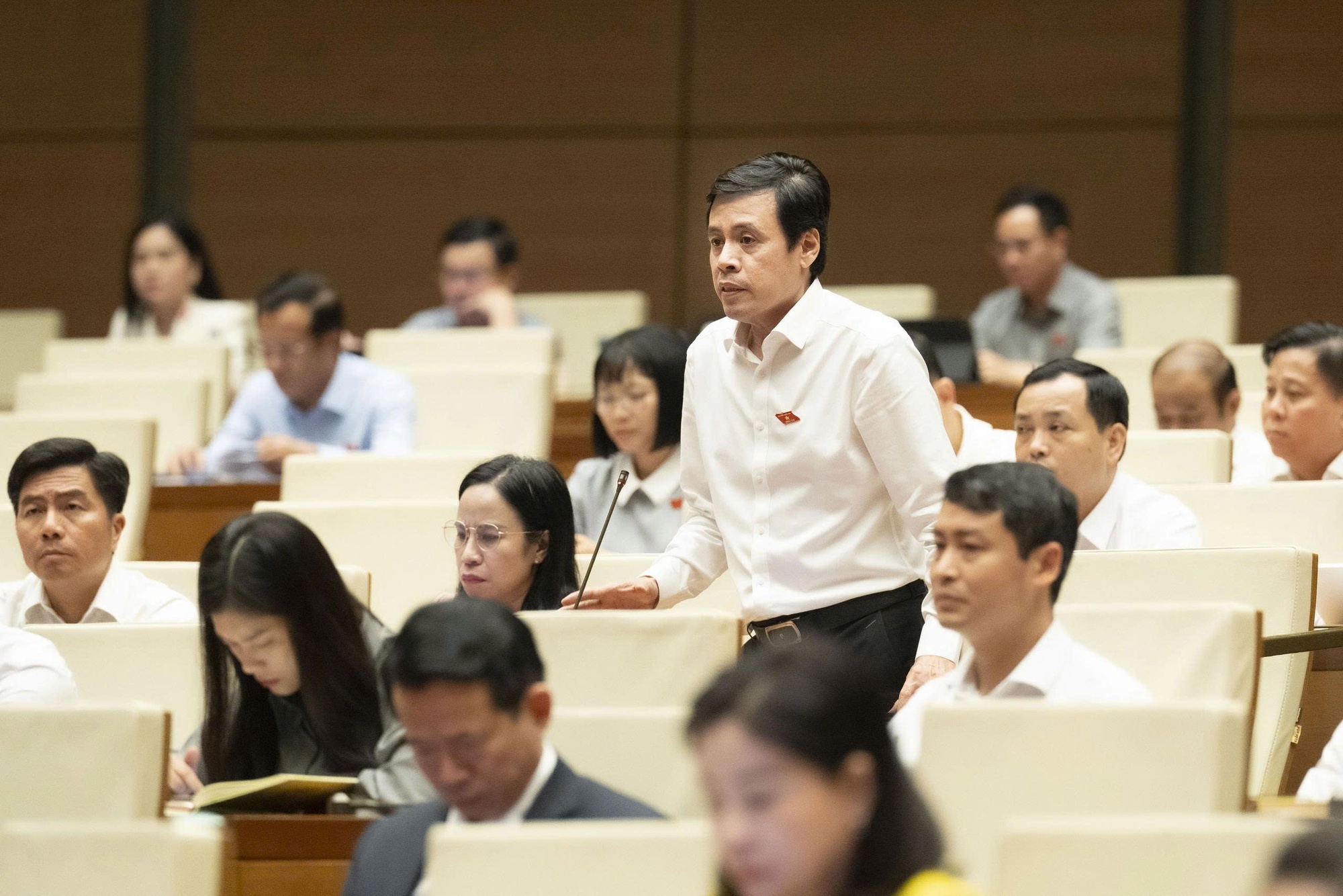 Khẩn trương hoàn thiện dự thảo Nghị quyết về thuế xăng dầu và nhiên liệu bay, trình Quốc hội thông qua vào sáng 12/4 - Ảnh 6