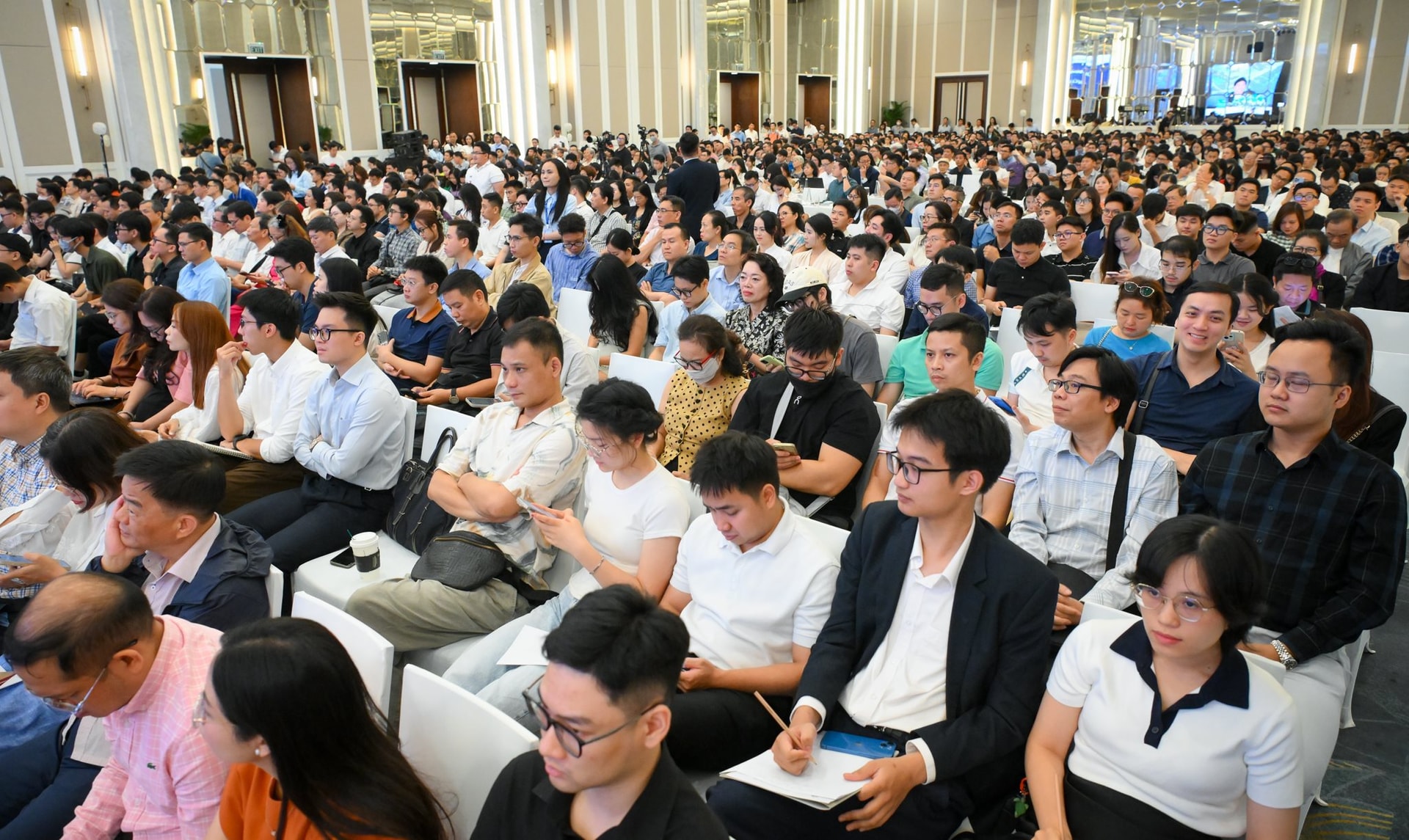 Cổ đông Hòa Phát: Người tích 100.000 cổ phiếu cho trẻ sơ sinh làm học phí, người chờ bán giá 33.000 đồng - Ảnh 13