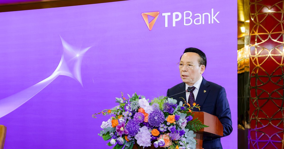 Ấn tượng trước tài ví von của Sếp TPBank: "Từ co kéo chiếc chăn hẹp", đến "la bàn định hướng con tàu vượt trùng dương" để "làm điều chưa từng có trong từ điển"