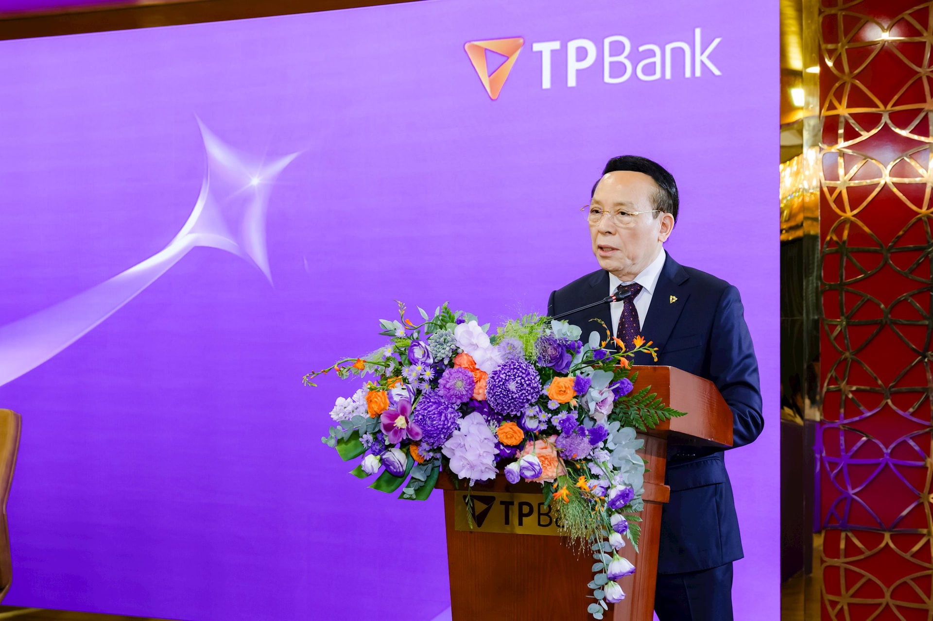 Ấn tượng trước tài ví von của Sếp TPBank: "Từ co kéo chiếc chăn hẹp", đến "la bàn định hướng con tàu vượt trùng dương" để "làm điều chưa từng có trong từ điển" - Ảnh 1